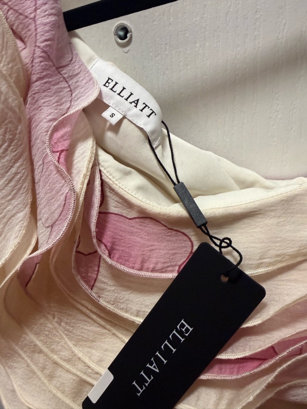Elliatt Rova One Shoulder Mini Dress in Cream & Pink Floral  Size S NWT - Picture 9 of 9
